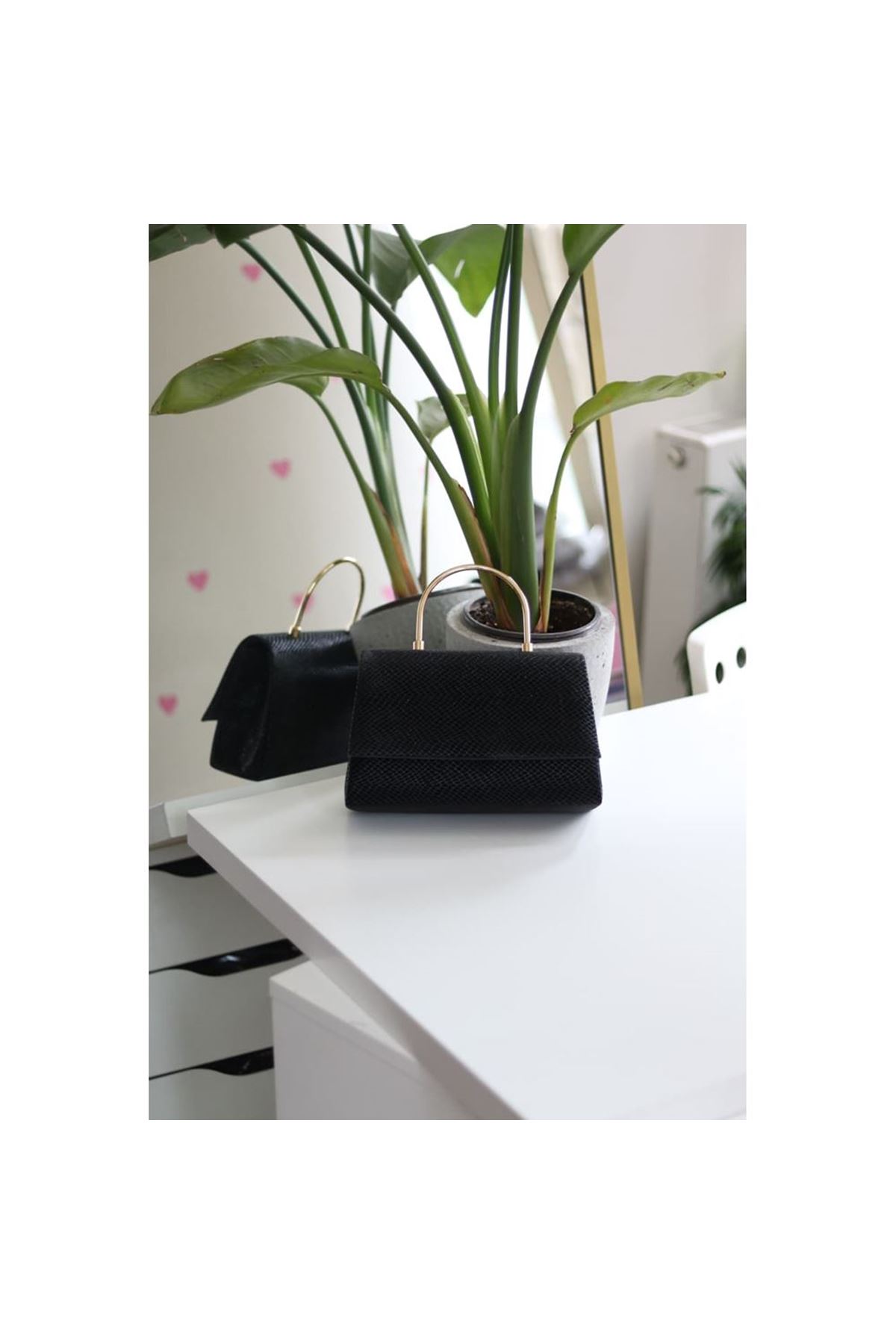 Siyah Mat Deri Metal Sap Detaylı El &amp;amp; Omuz Çantası