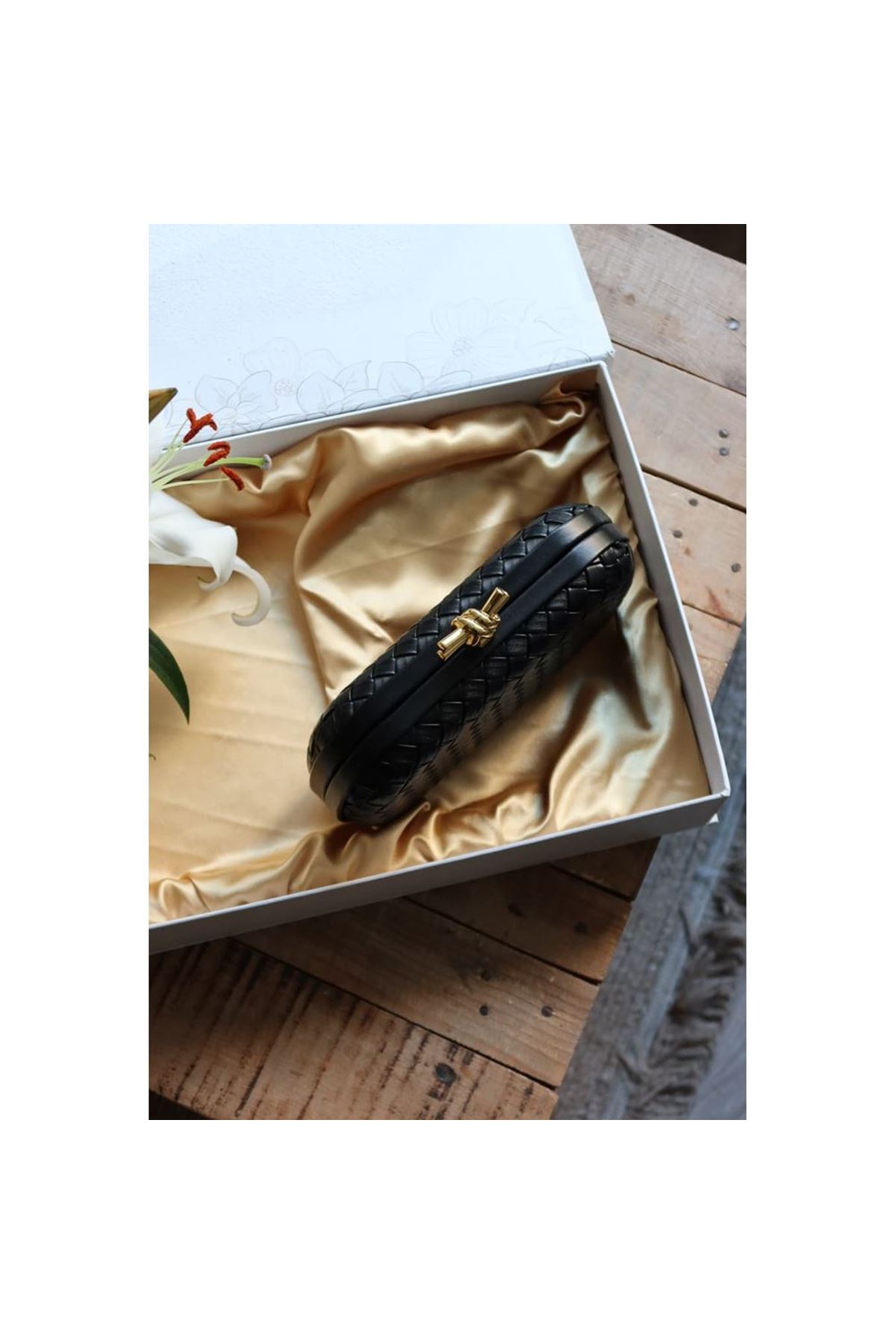 Siyah Baklava Desenli Metal Aksesuar Detaylı Kasa Abiye Çanta