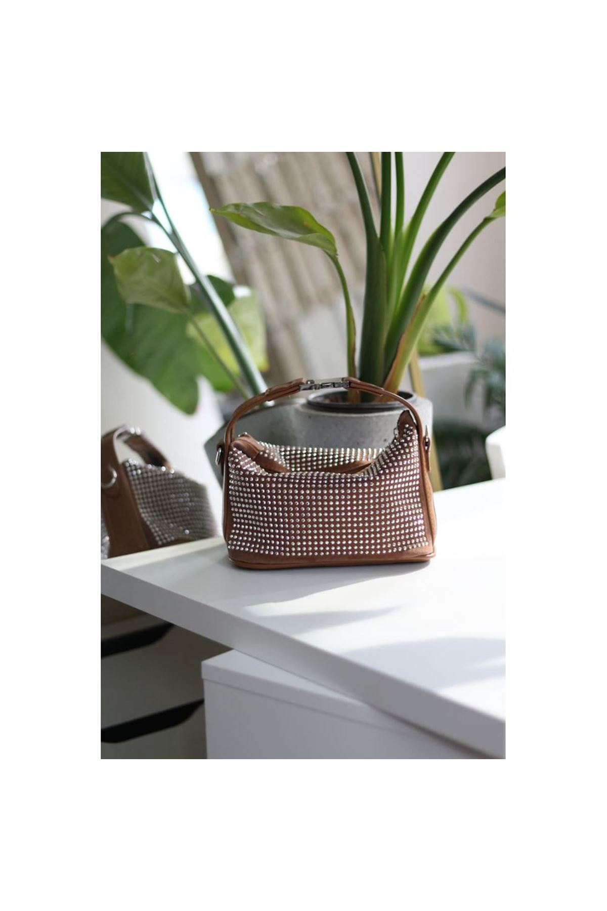 Taba zımbalı klips detaylı el omuz çantası