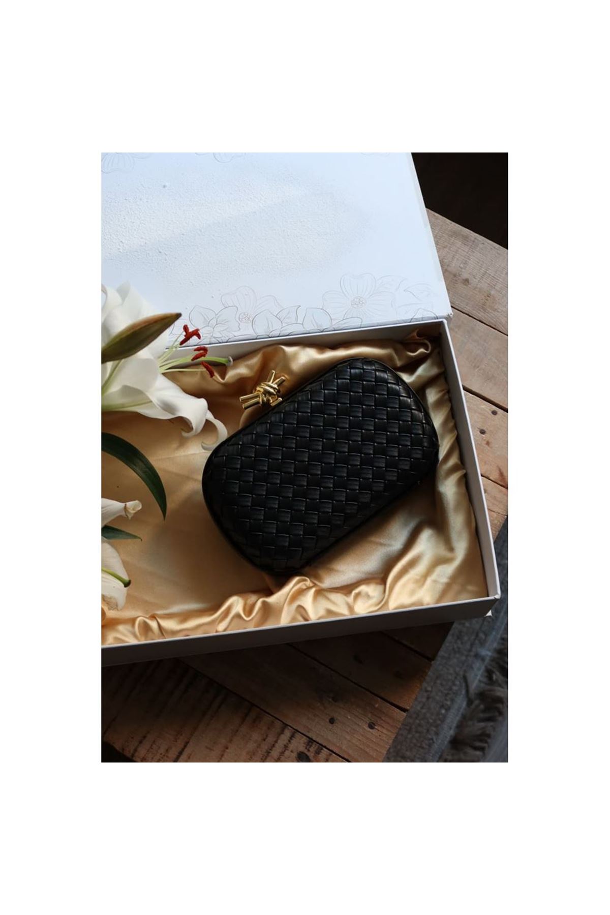 Siyah Baklava Desenli Metal Aksesuar Detaylı Kasa Abiye Çanta