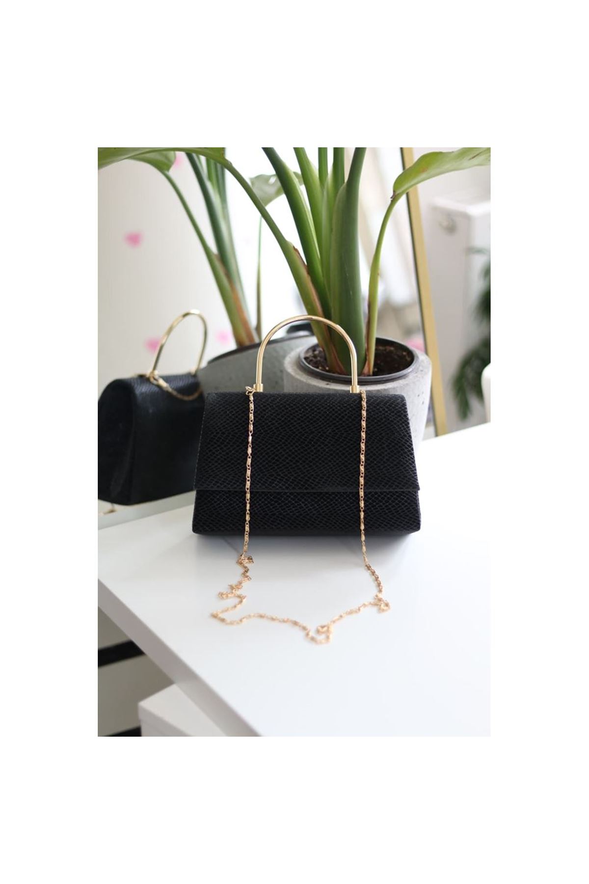 Siyah Mat Deri Metal Sap Detaylı El &amp;amp; Omuz Çantası