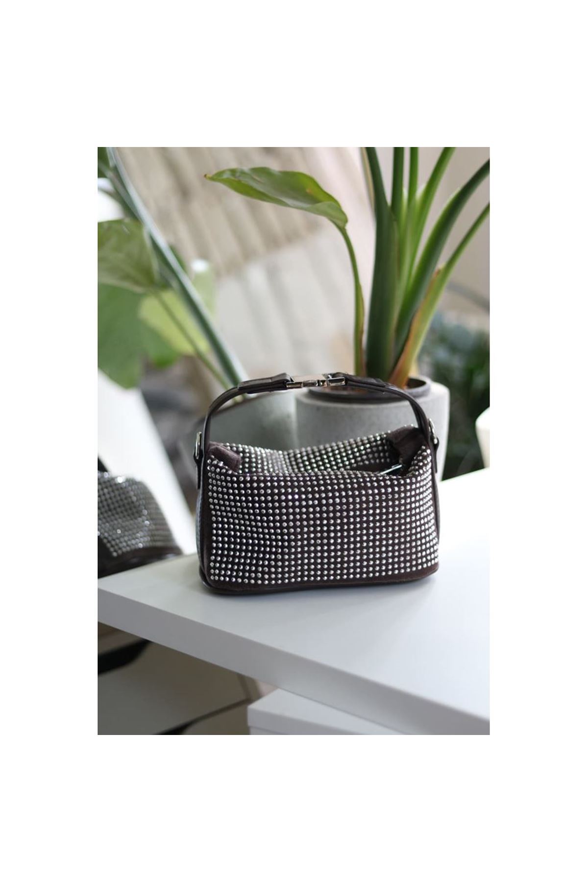 Acı Kahve  zımbalı klips detaylı el omuz çantası