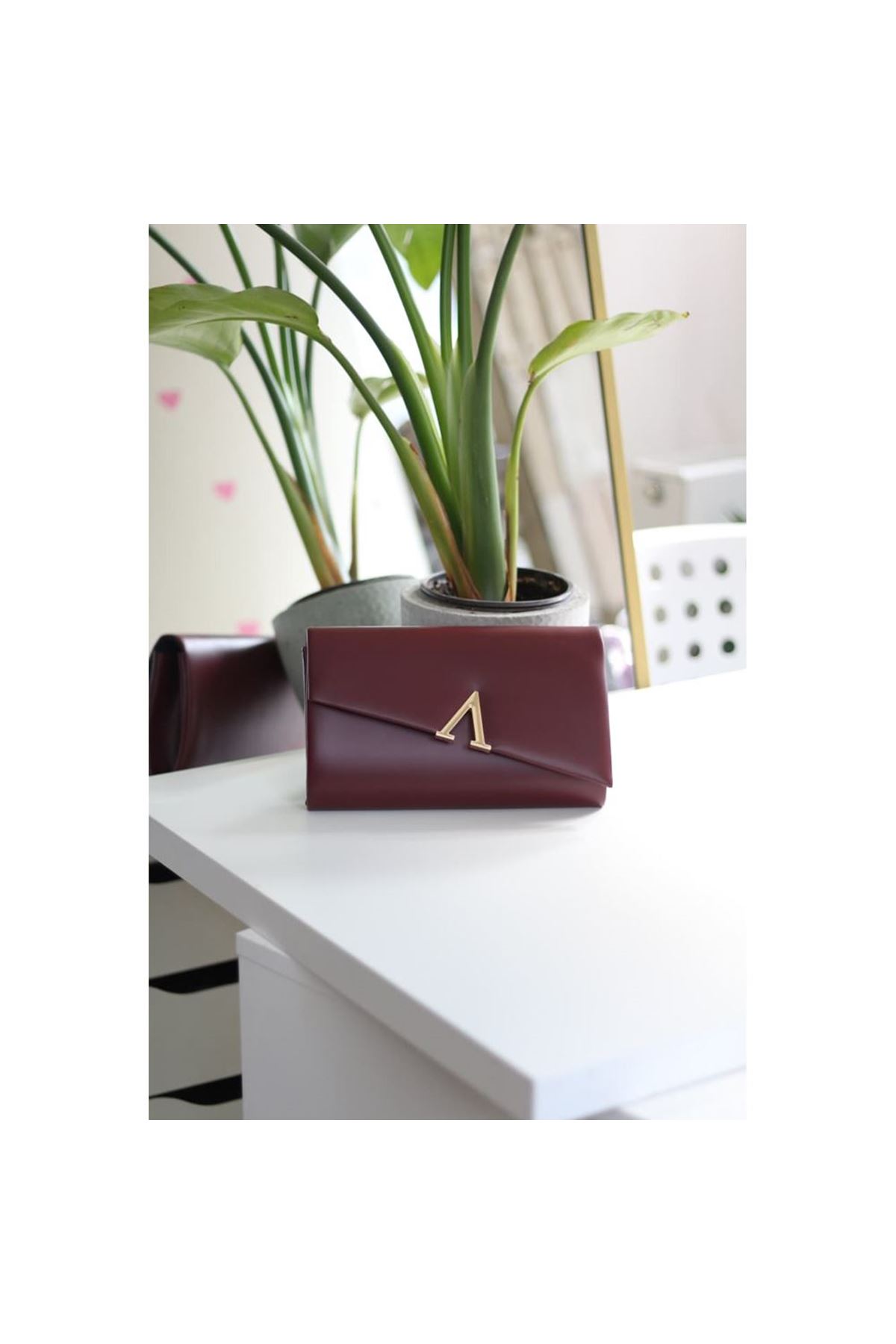 Bordo V Aksesuarlı Zincirli Omuz Çantası