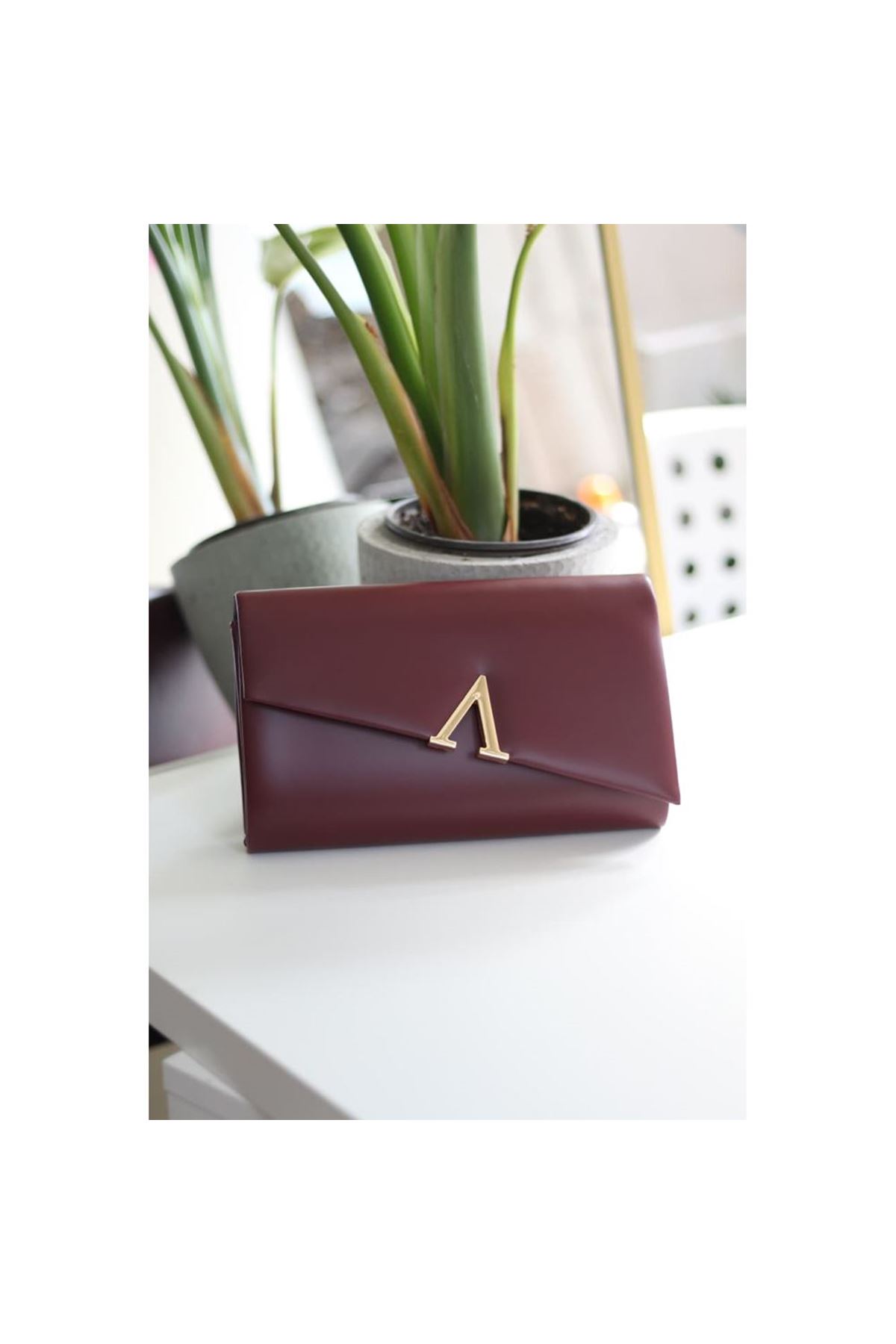 Bordo V Aksesuarlı Zincirli Omuz Çantası