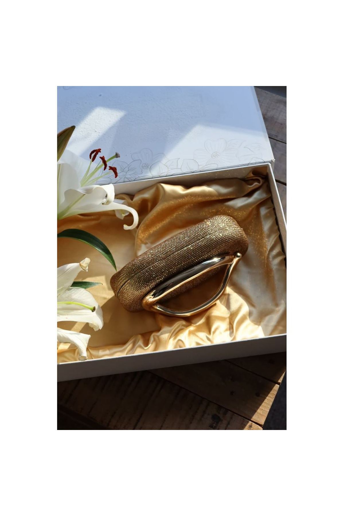 Gold Taşlı Mika Tutma Aksesuarlı Zincirli Omuz Çantası