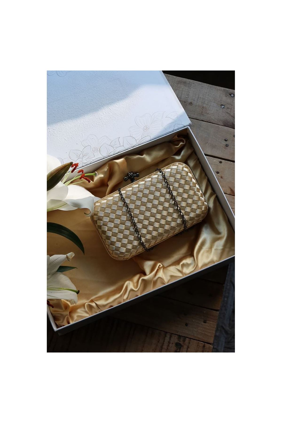 Gold Saten Standart Baklava Desenli Kasa Abiye El Çantası