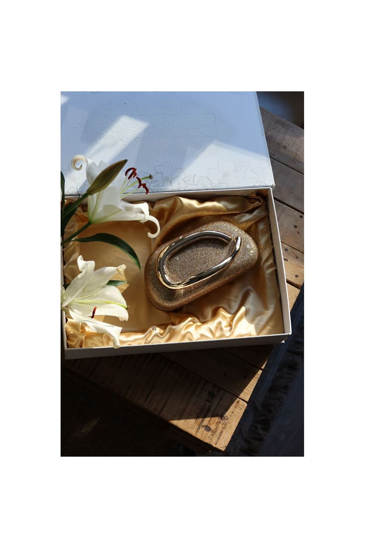 Gold Taşlı Mika Tutma Aksesuarlı Zincirli Omuz Çantası