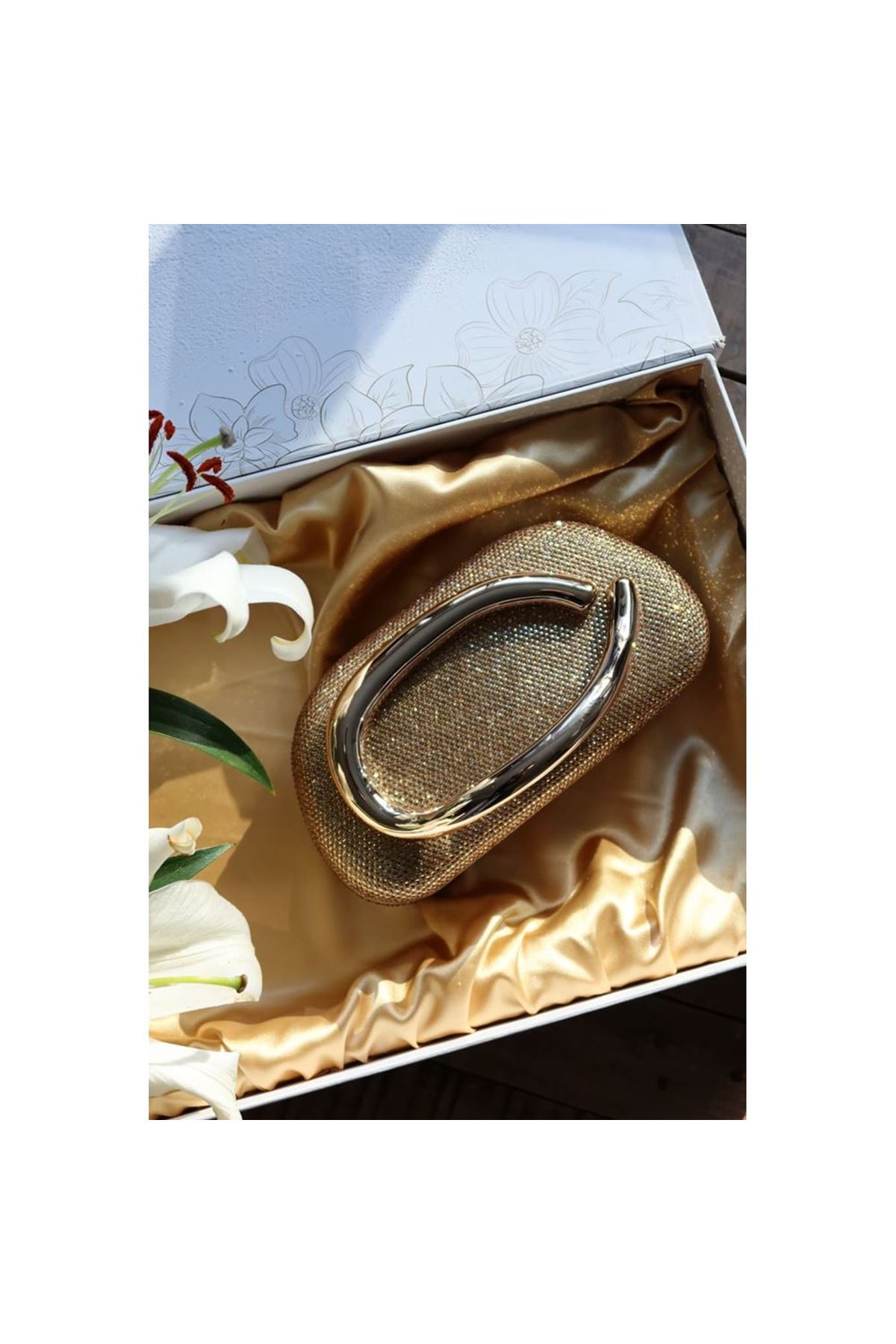 Gold Taşlı Mika Tutma Aksesuarlı Zincirli Omuz Çantası