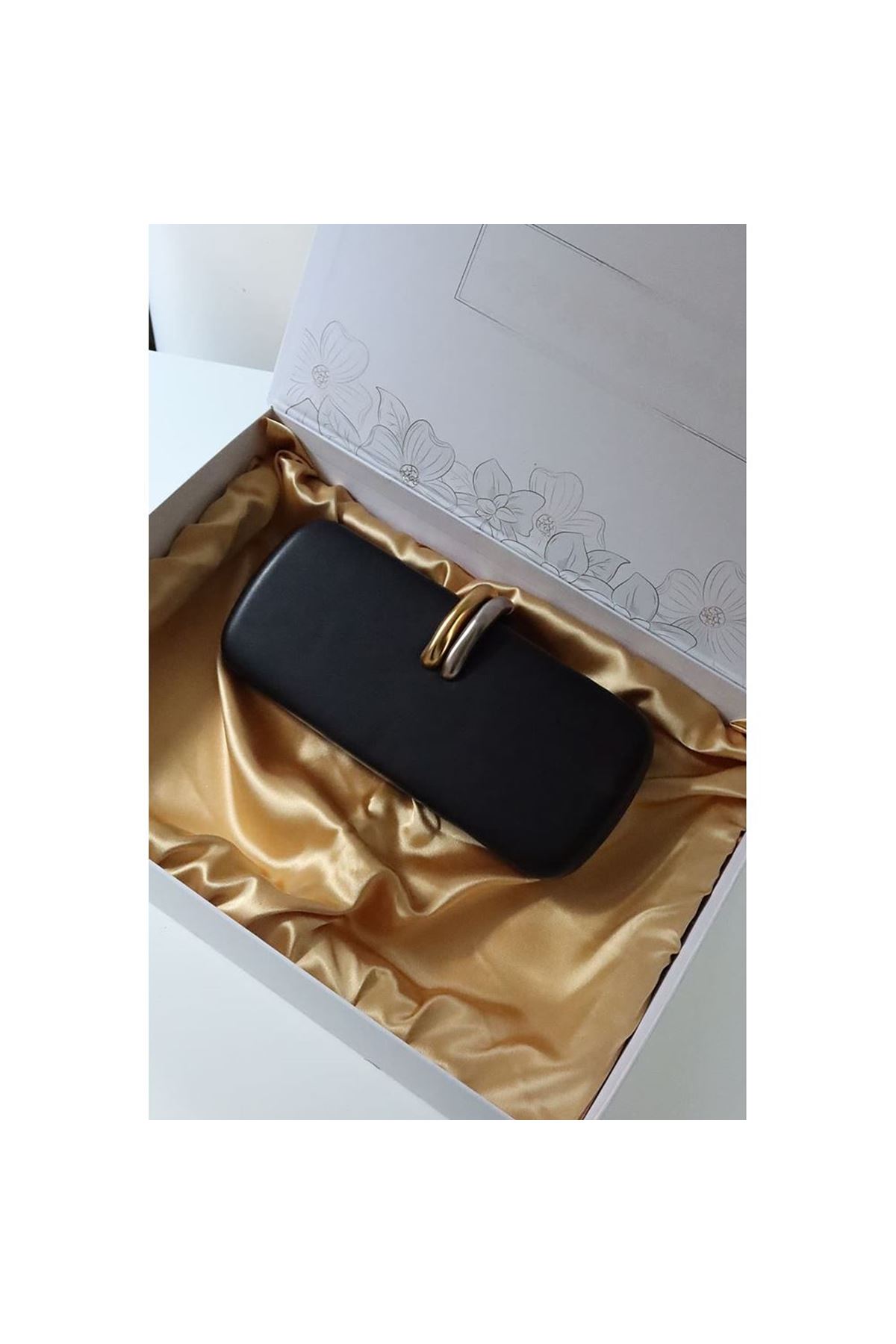 Siyah metal aksesuar detaylı zincirli slim abiye el omuz çantası