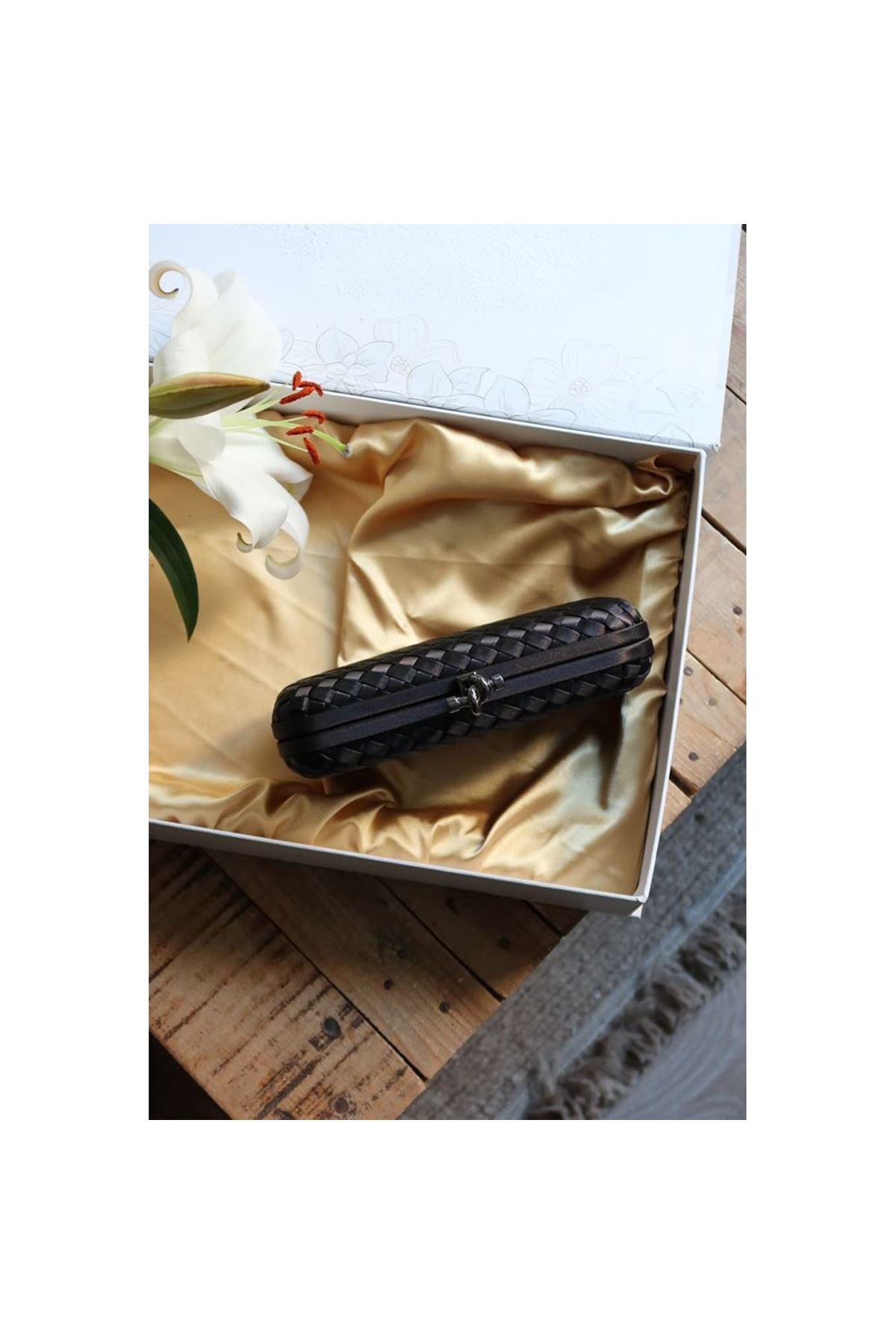 Siyah Saten Standart Baklava Desenli Kasa Abiye El Çantası