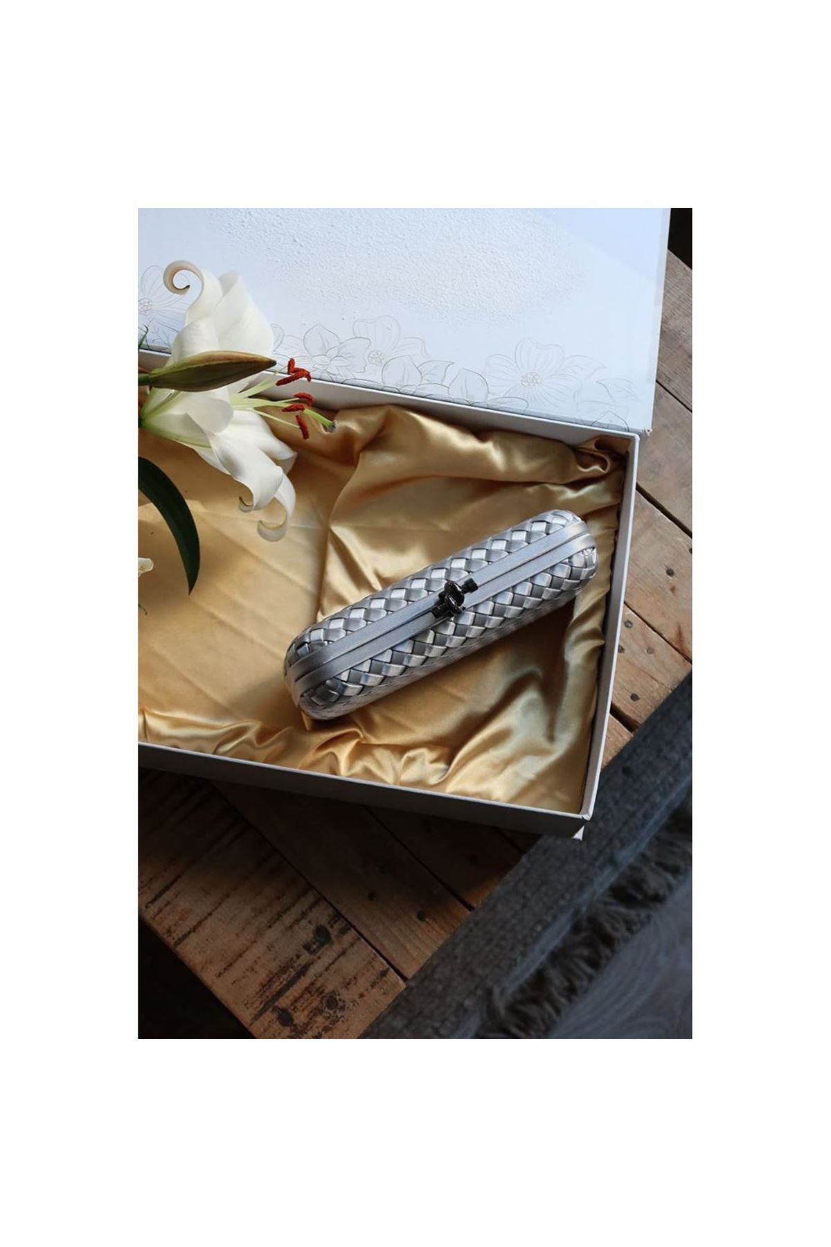 Silver Saten Standart Baklava Desenli Kasa Abiye El Çantası
