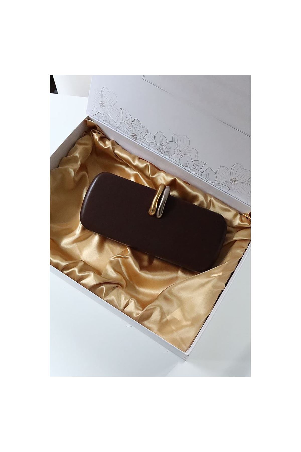 Acı kahve metal aksesuar detaylı zincirli slim abiye el omuz çantası