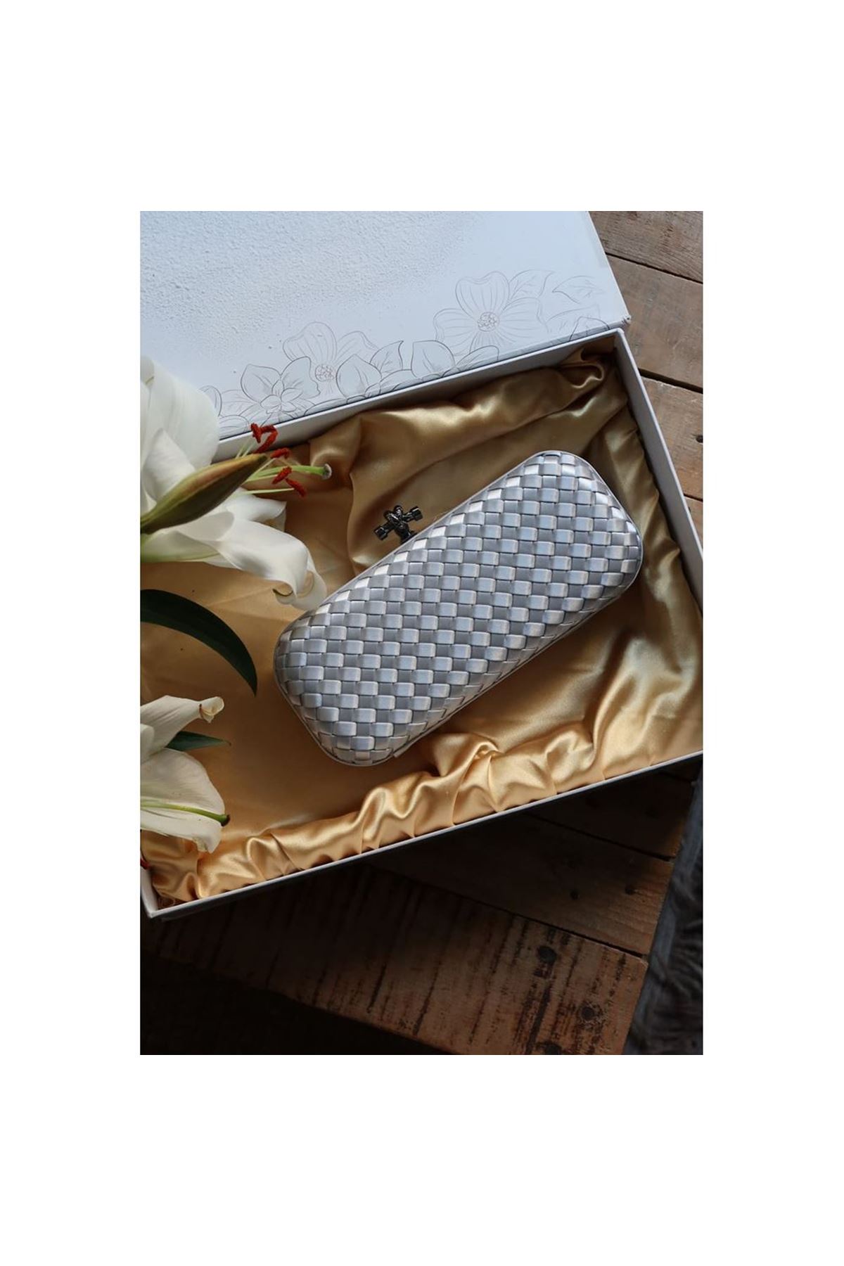 Silver Saten Slim Baklava Desenli Kasa Abiye El Çantası