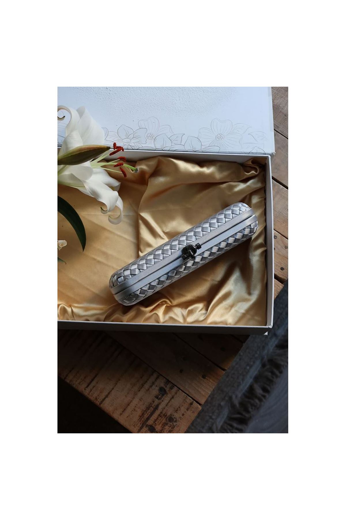 Silver Saten Slim Baklava Desenli Kasa Abiye El Çantası