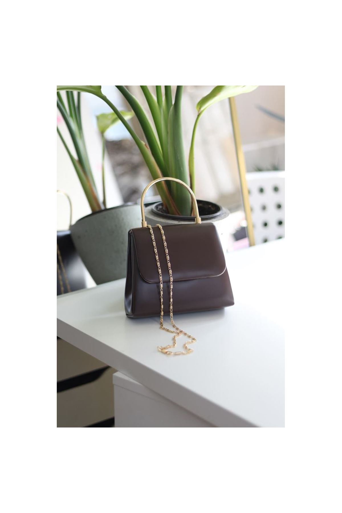 Kadın acı kahve metal sap detaylı abiye el omuz çantası