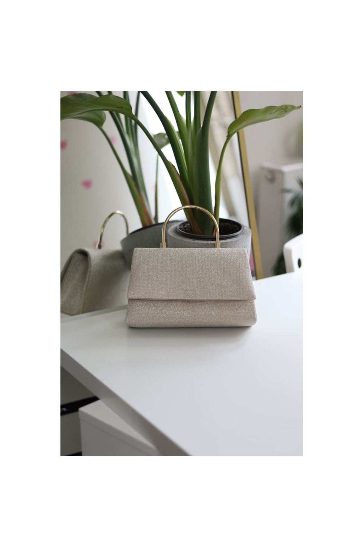 Gold Dokulu Metal Sap Detaylı El &amp;amp; Omuz Çantası