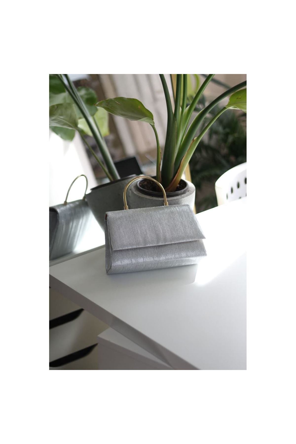 Silver Çizgi Dokulu Metal Tutma Saplı Kapaklı Abiye Çantası