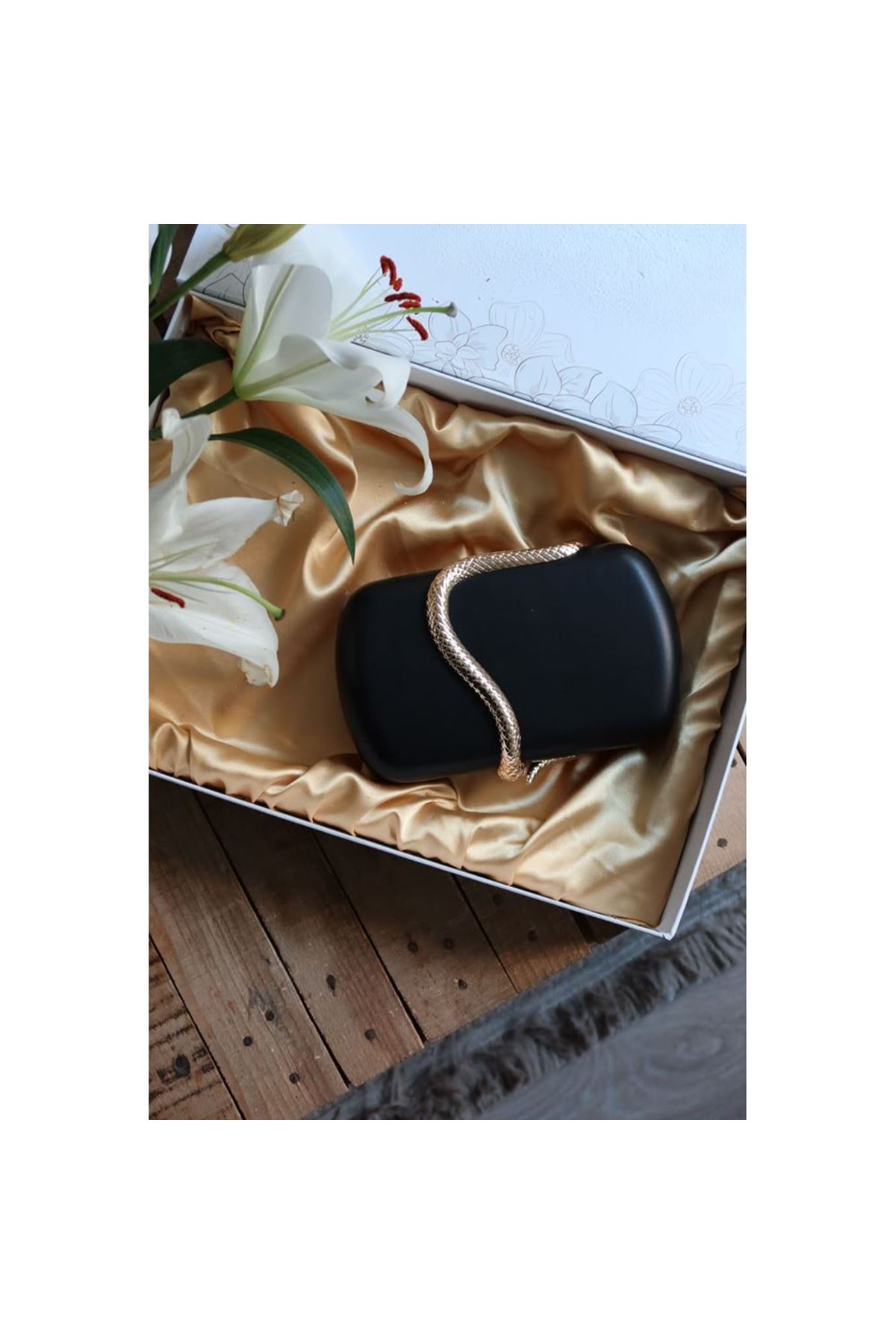 Siyah yılan aksesuar detaylı kasa zincirli abiye çanta