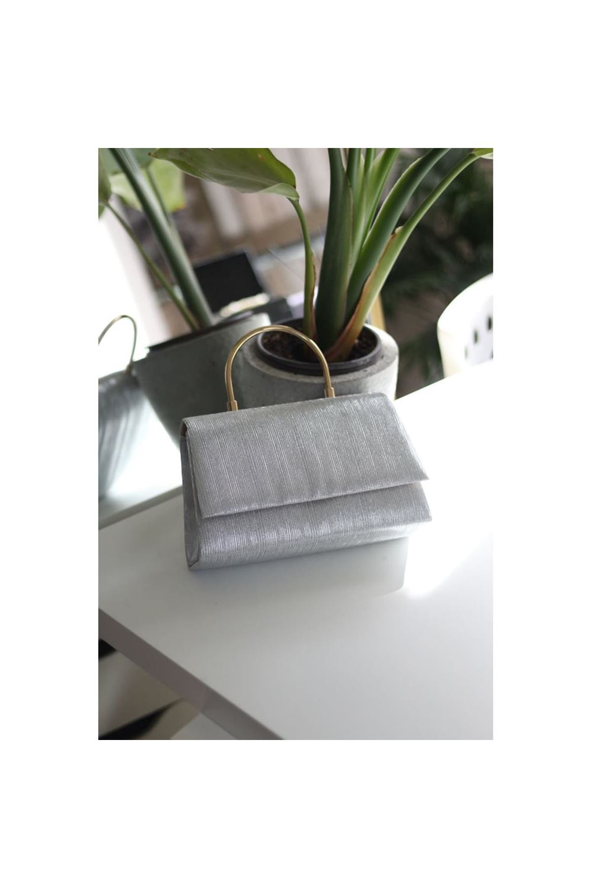 Silver Çizgi Dokulu Metal Tutma Saplı Kapaklı Abiye Çantası