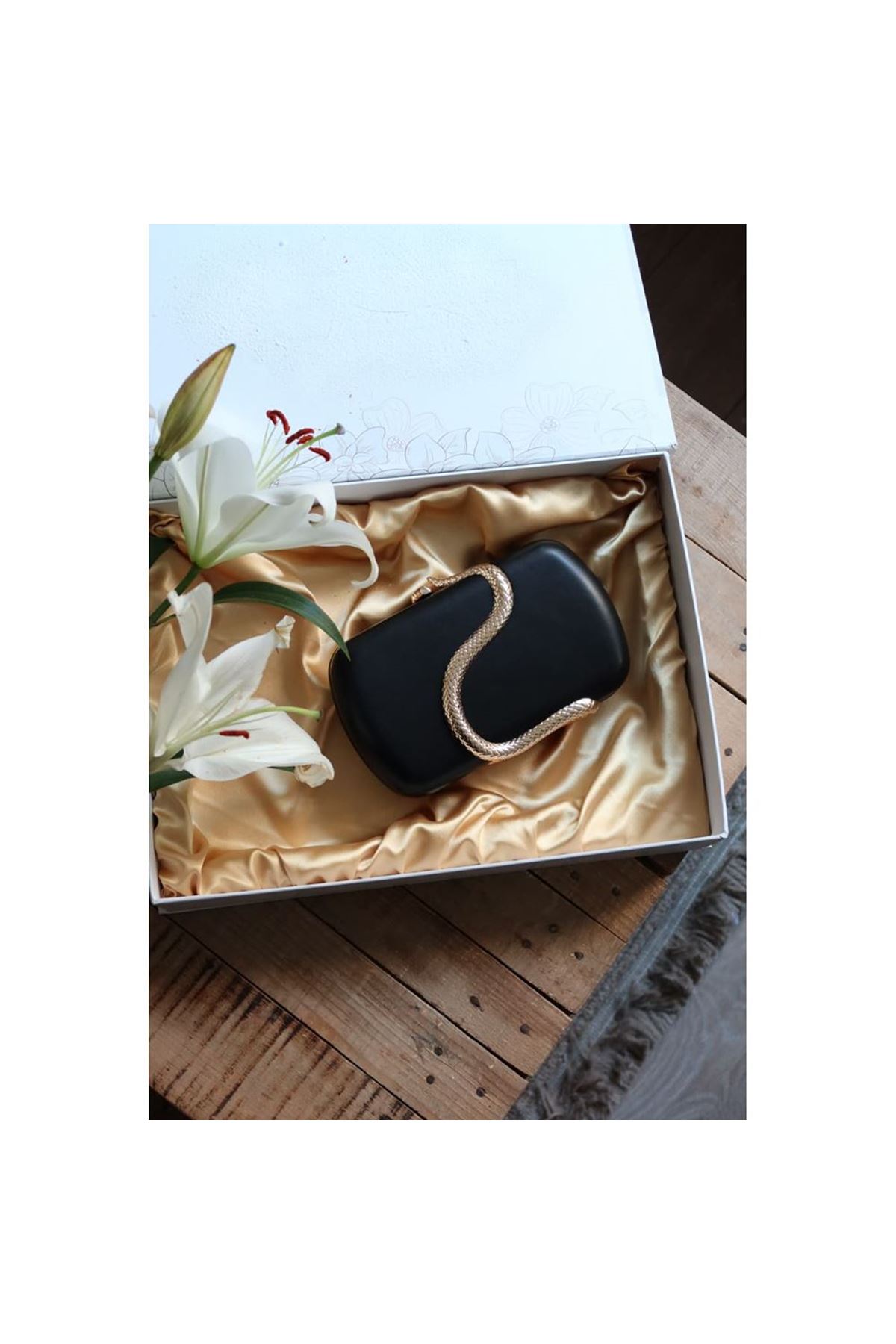 Siyah yılan aksesuar detaylı kasa zincirli abiye çanta