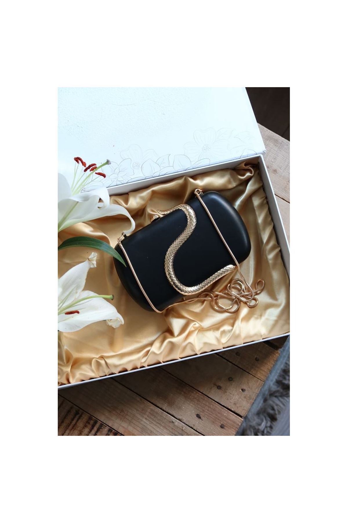 Siyah yılan aksesuar detaylı kasa zincirli abiye çanta