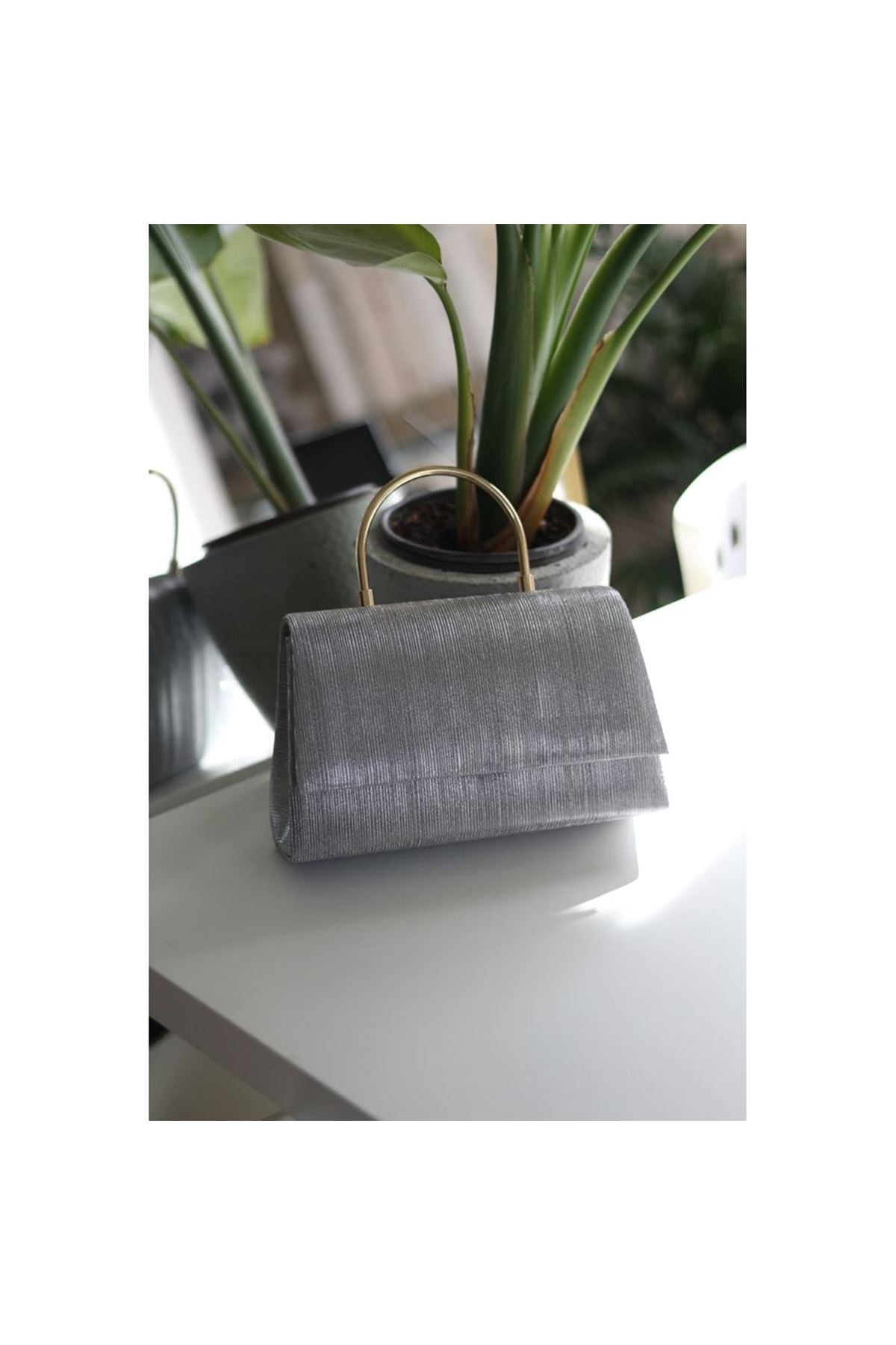 Platin Çizgi Dokulu  Metal Tutma Saplı Kapaklı Abiye Çantası