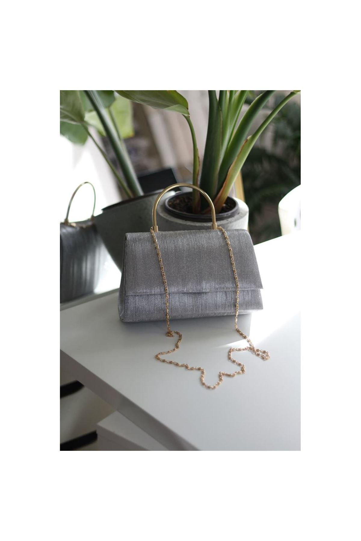 Platin Çizgi Dokulu  Metal Tutma Saplı Kapaklı Abiye Çantası