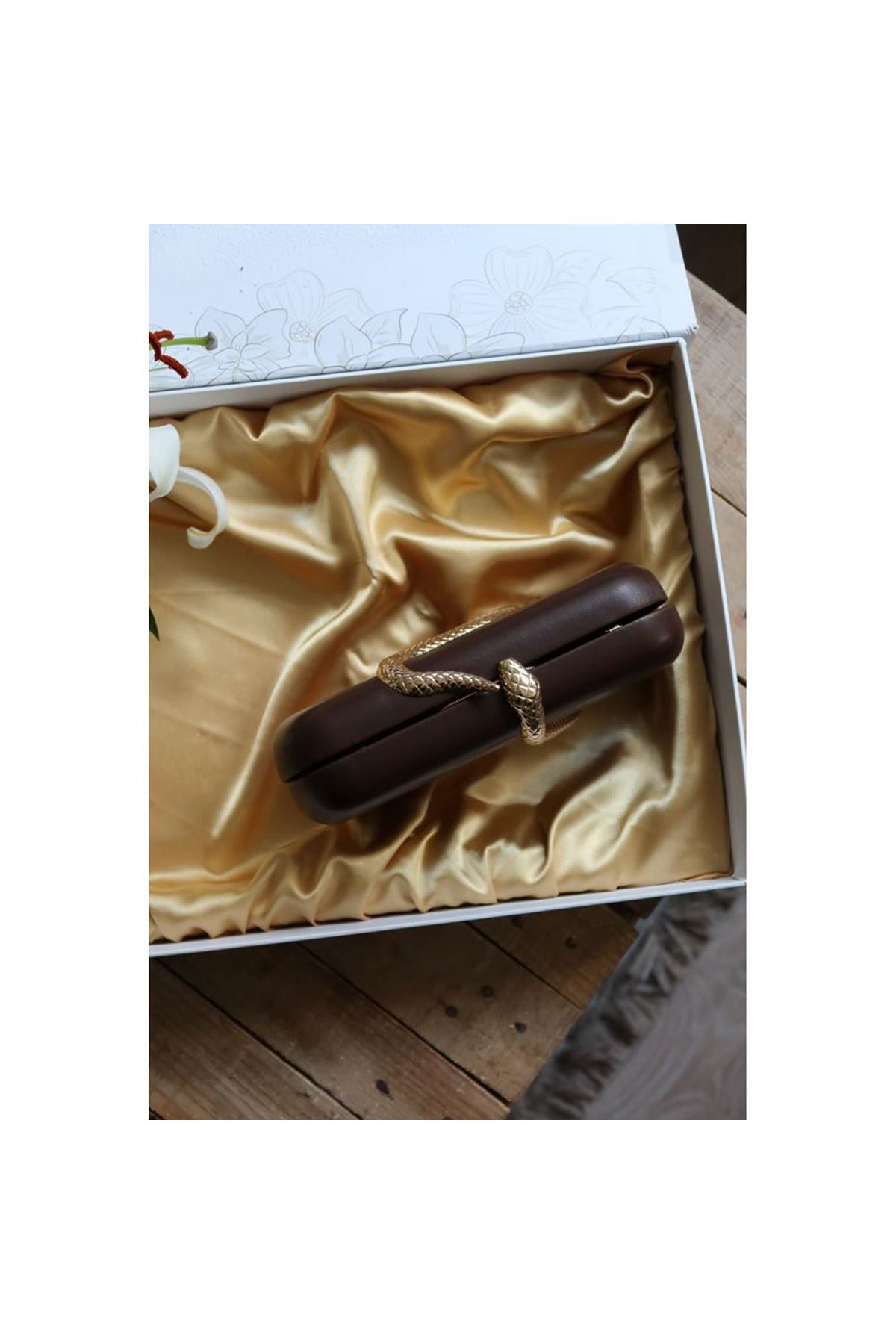 Acı kahve yılan aksesuar detaylı kasa zincirli abiye çanta