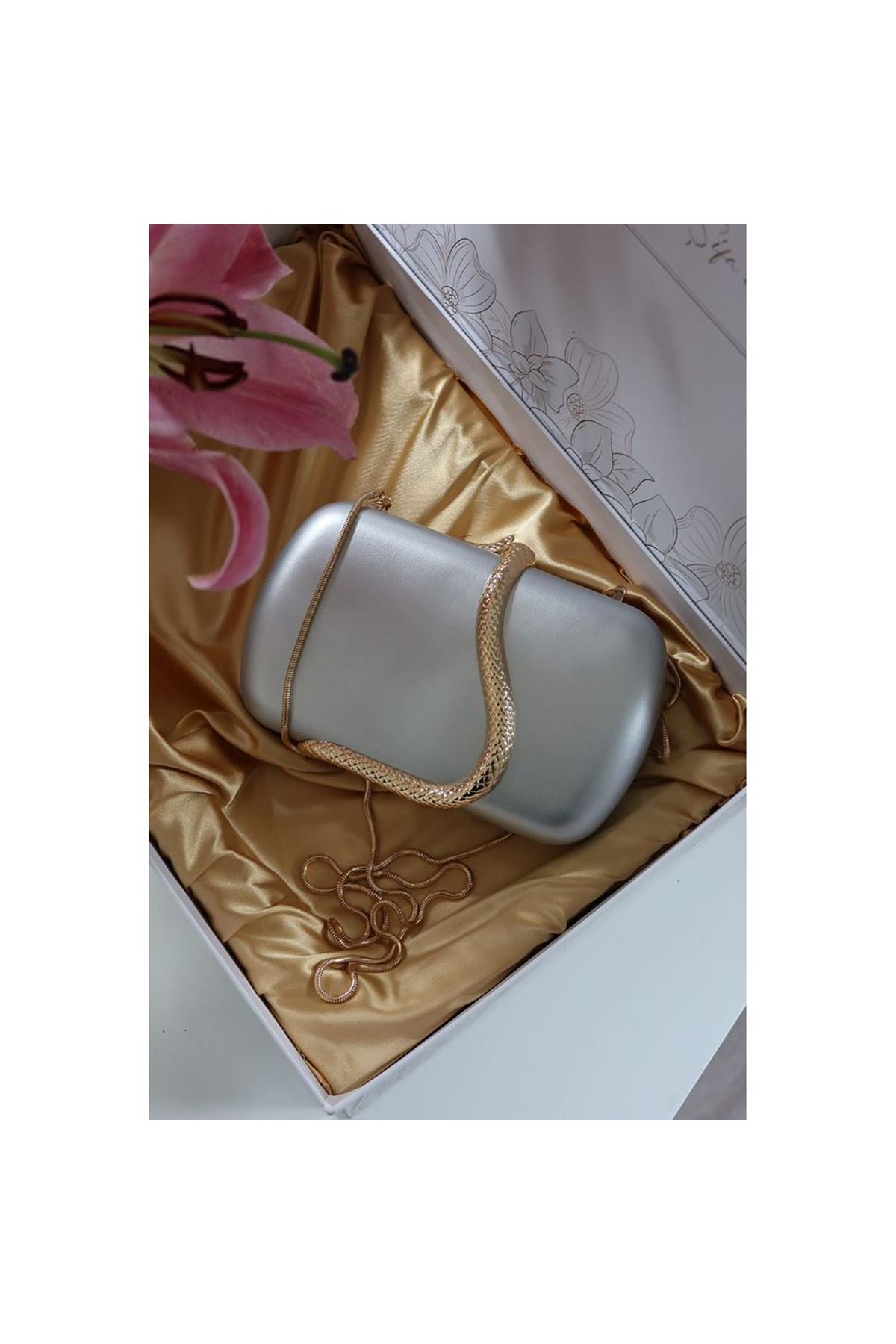 Silver yılan aksesuar detaylı kasa zincirli abiye çanta