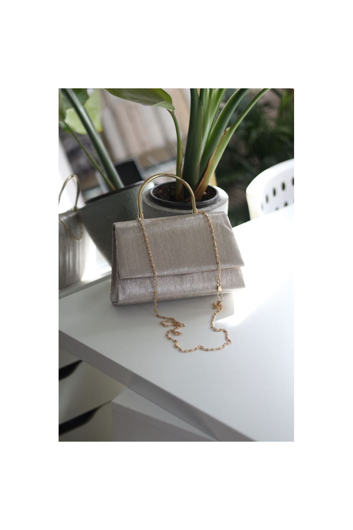 Gold Çizgi Dokulu  Metal Tutma Saplı Kapaklı Abiye Çantası