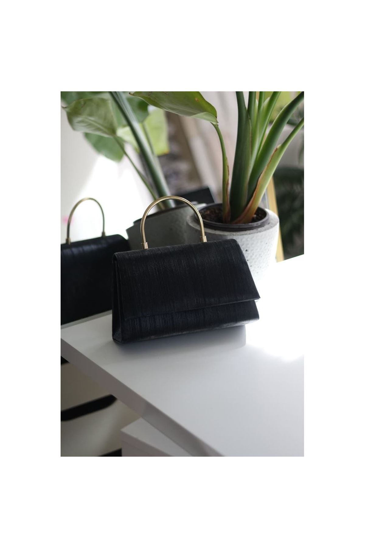 Simli Siyah Çizgi Dokulu  Metal Tutma Saplı Kapaklı Abiye Çantası