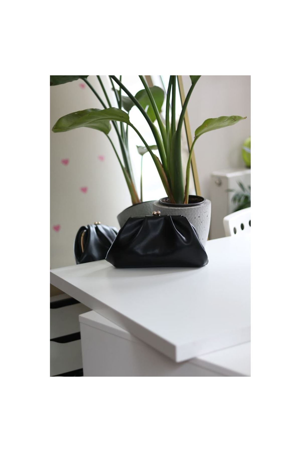 Siyah gold burslu mini pouch el omuz çantası