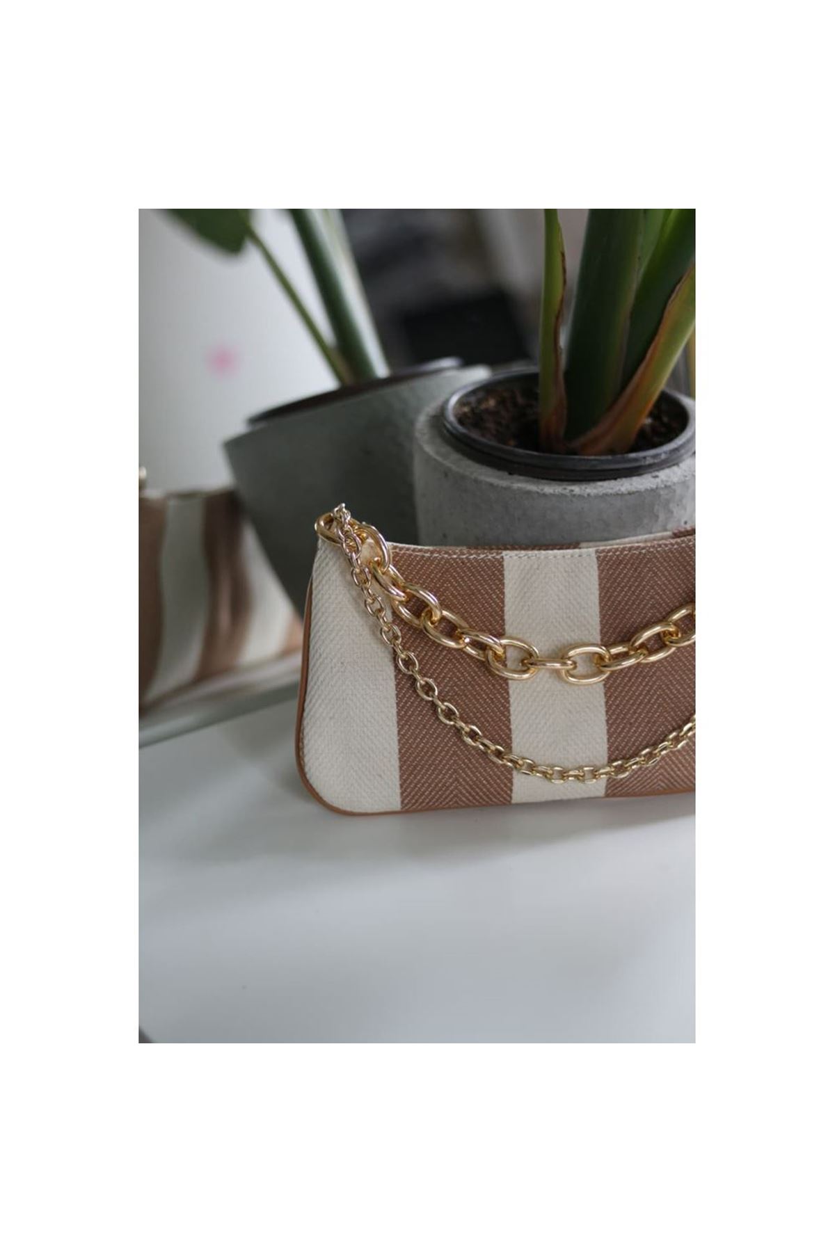 keten karamel  zincir aksesuarlı slim el çantası