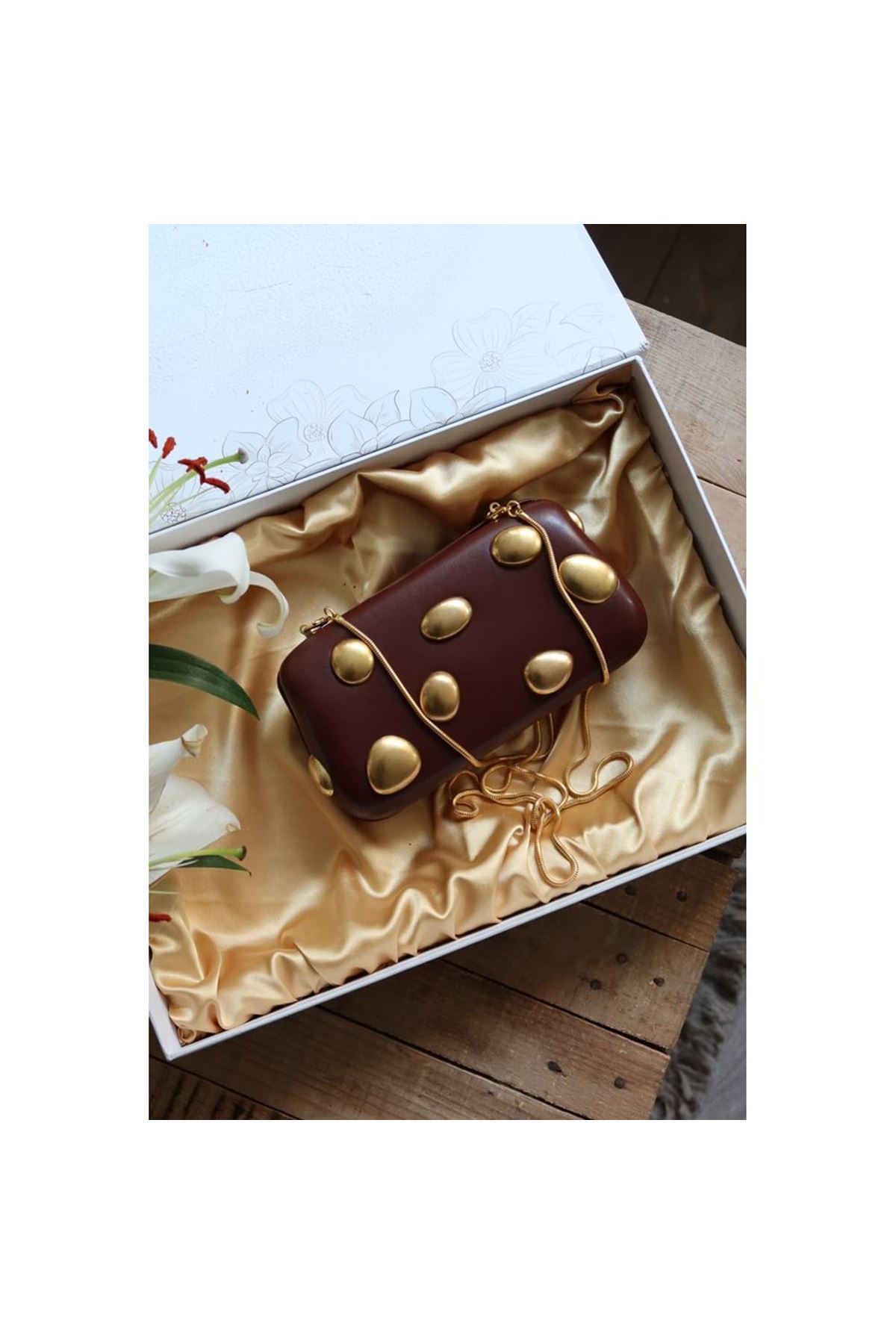 Zincir Detaylı Bordo Parlak Deri Abiye Çanta