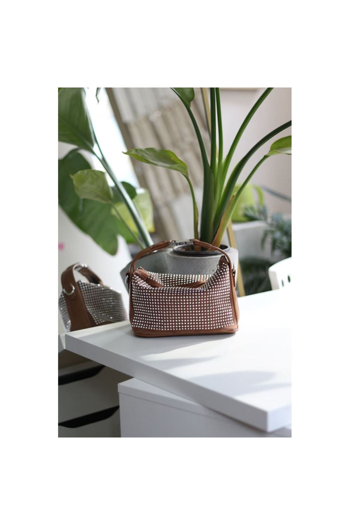 Taba zımbalı klips detaylı el omuz çantası