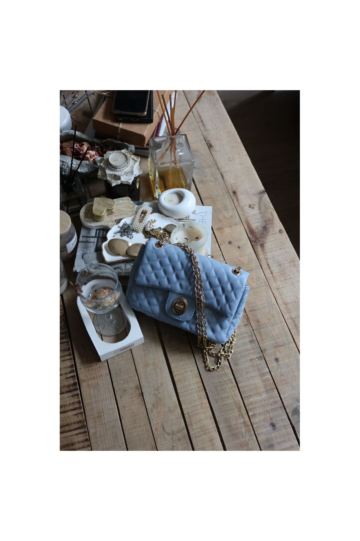 Bebe Mavisi Zincirli Kapitone Çanta