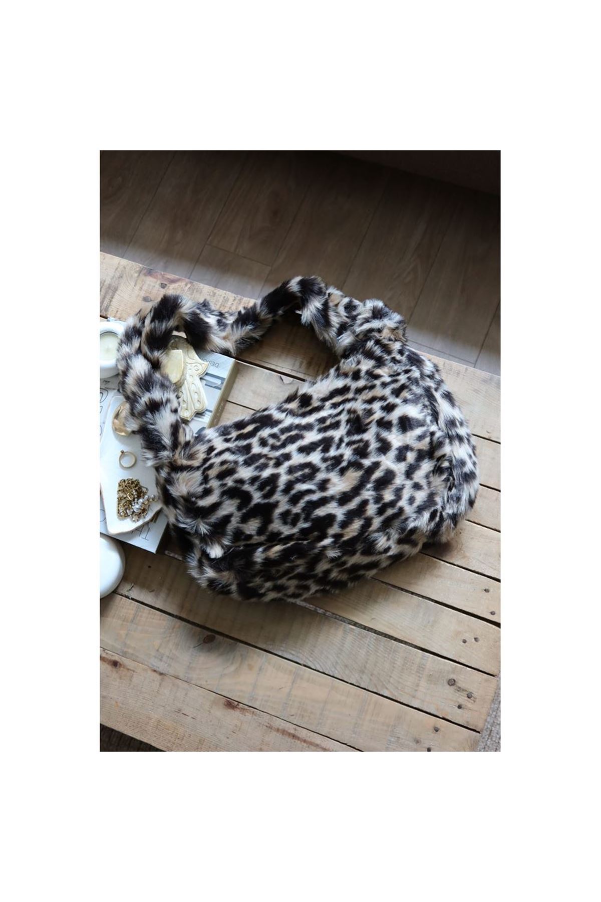 leopar  tek kulplu peluş omuz çantası