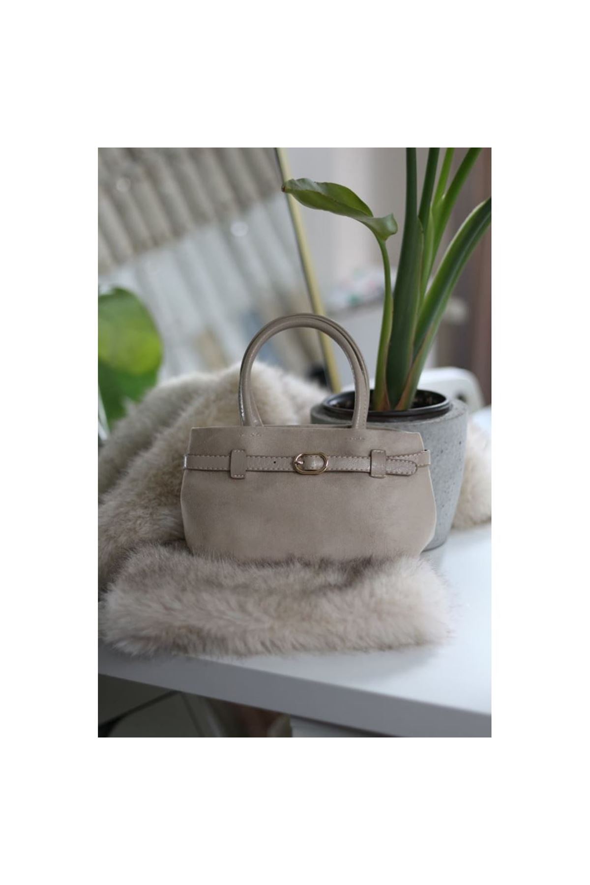 krem süet mini boy gold toka detaylı el omuz çantası