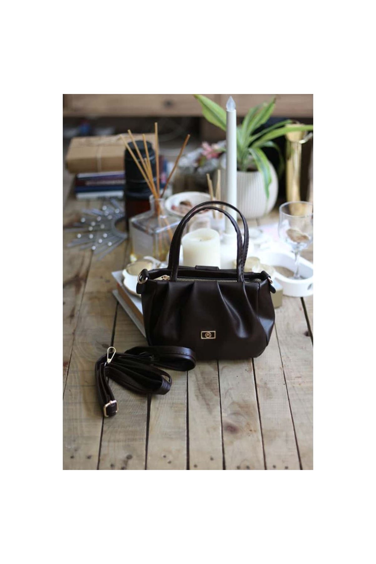 acı kahve büzgü doku çift kulplu el omuz çantası