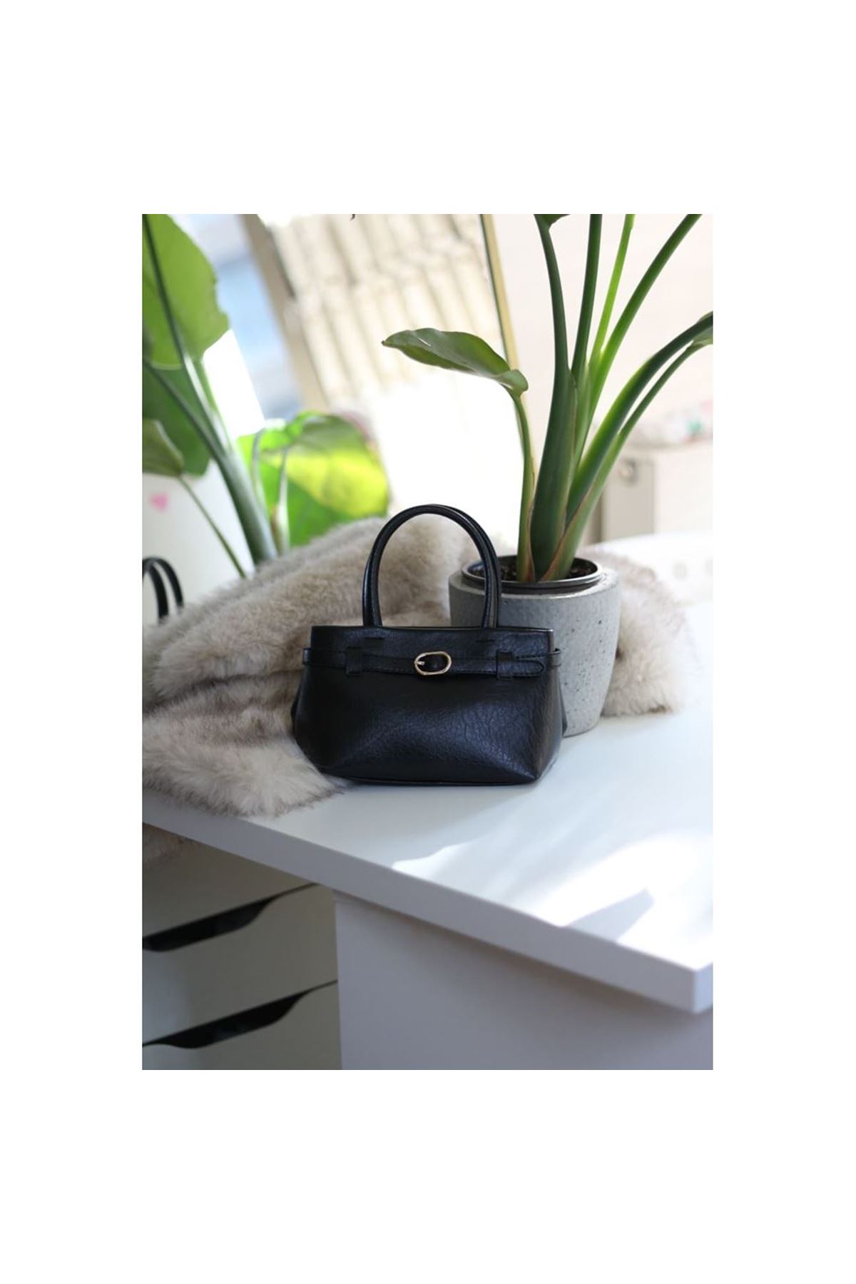 Siyah mini boy gold toka detaylı el omuz çantası