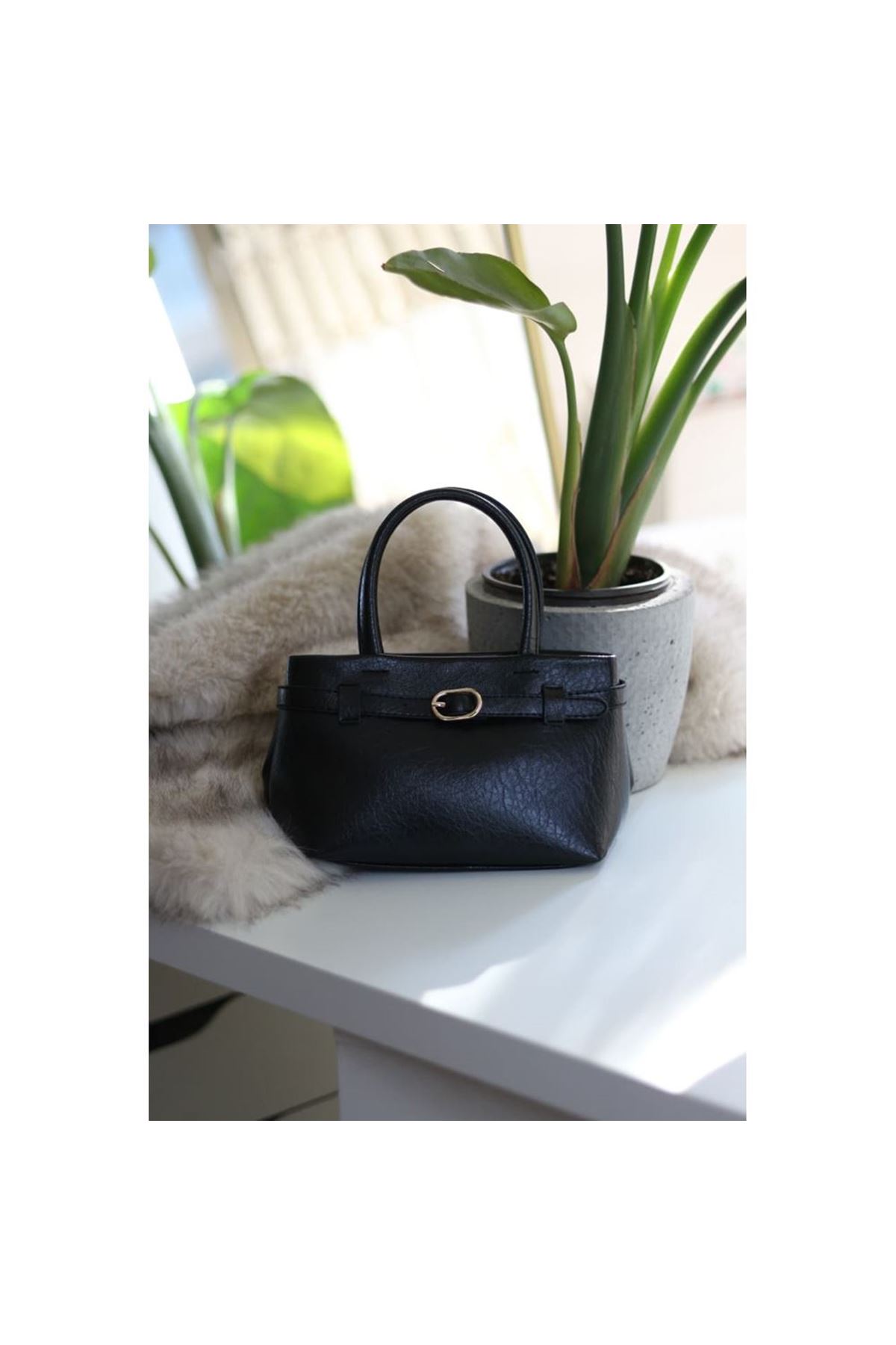 Siyah mini boy gold toka detaylı el omuz çantası