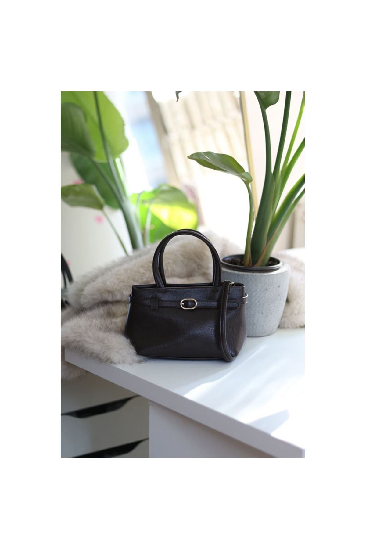 Acı Kahve mini boy gold toka detaylı el omuz çantası