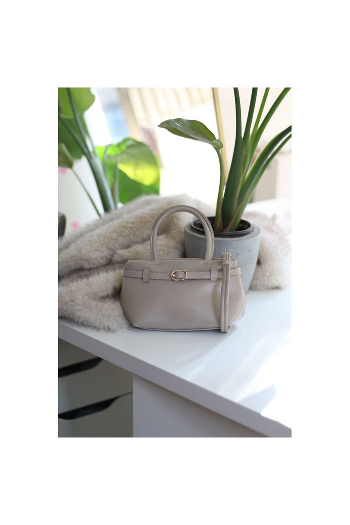 Krem mini boy gold toka detaylı el omuz çantası