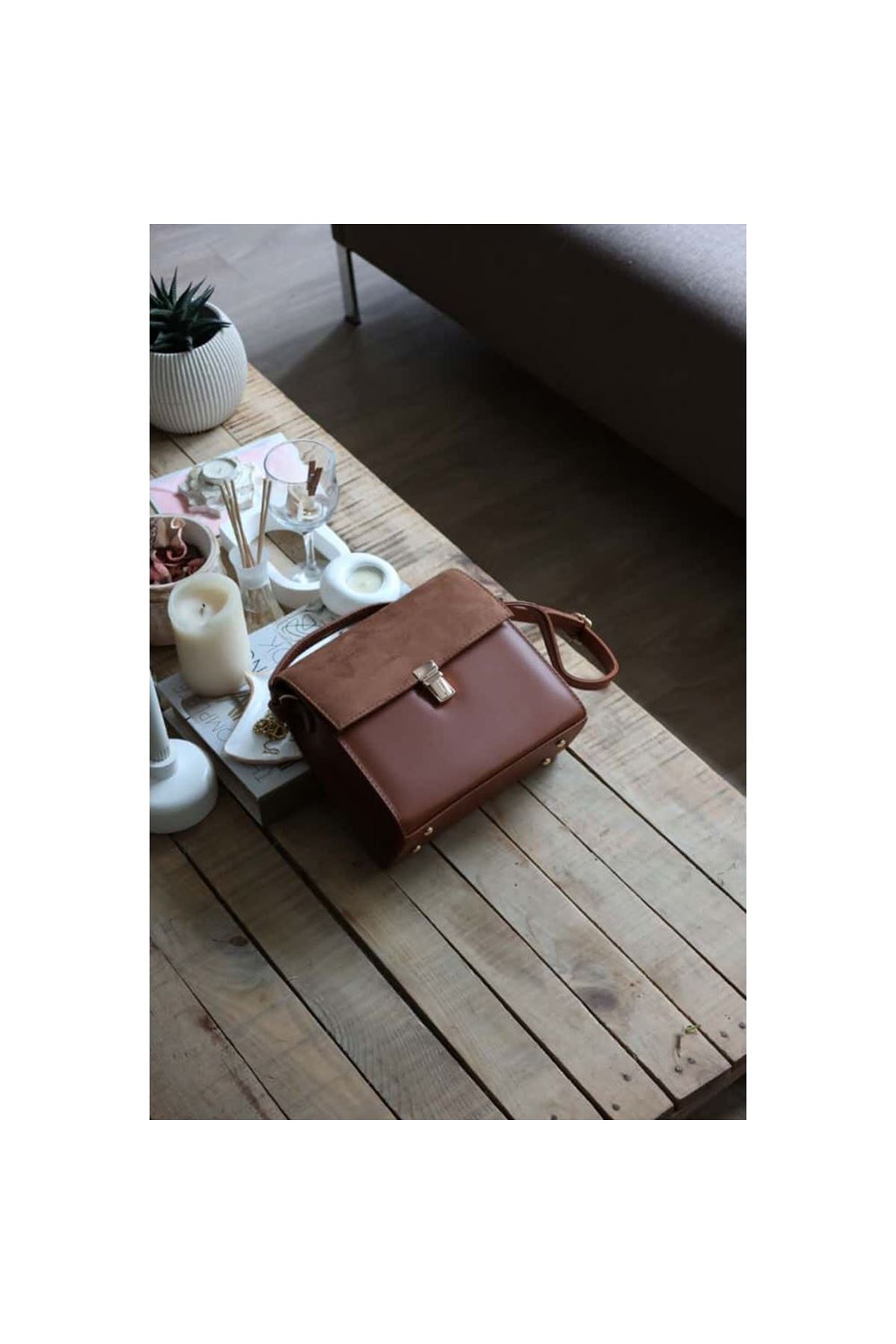 taba süet kapak detaylı ayarlanabilir askılı omuz çantası