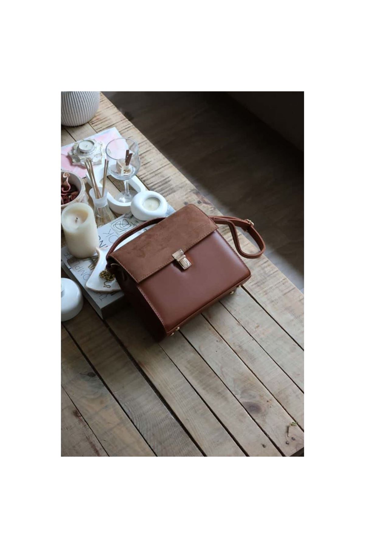 taba süet kapak detaylı ayarlanabilir askılı omuz çantası