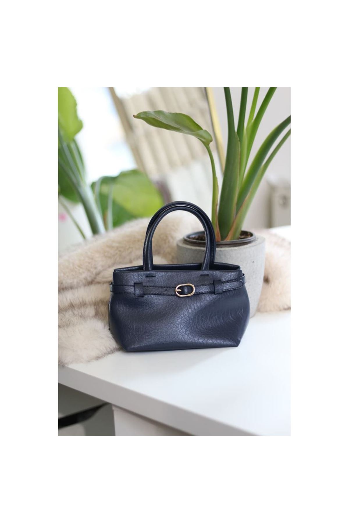 Lacivert mini boy gold toka detaylı el omuz çantası