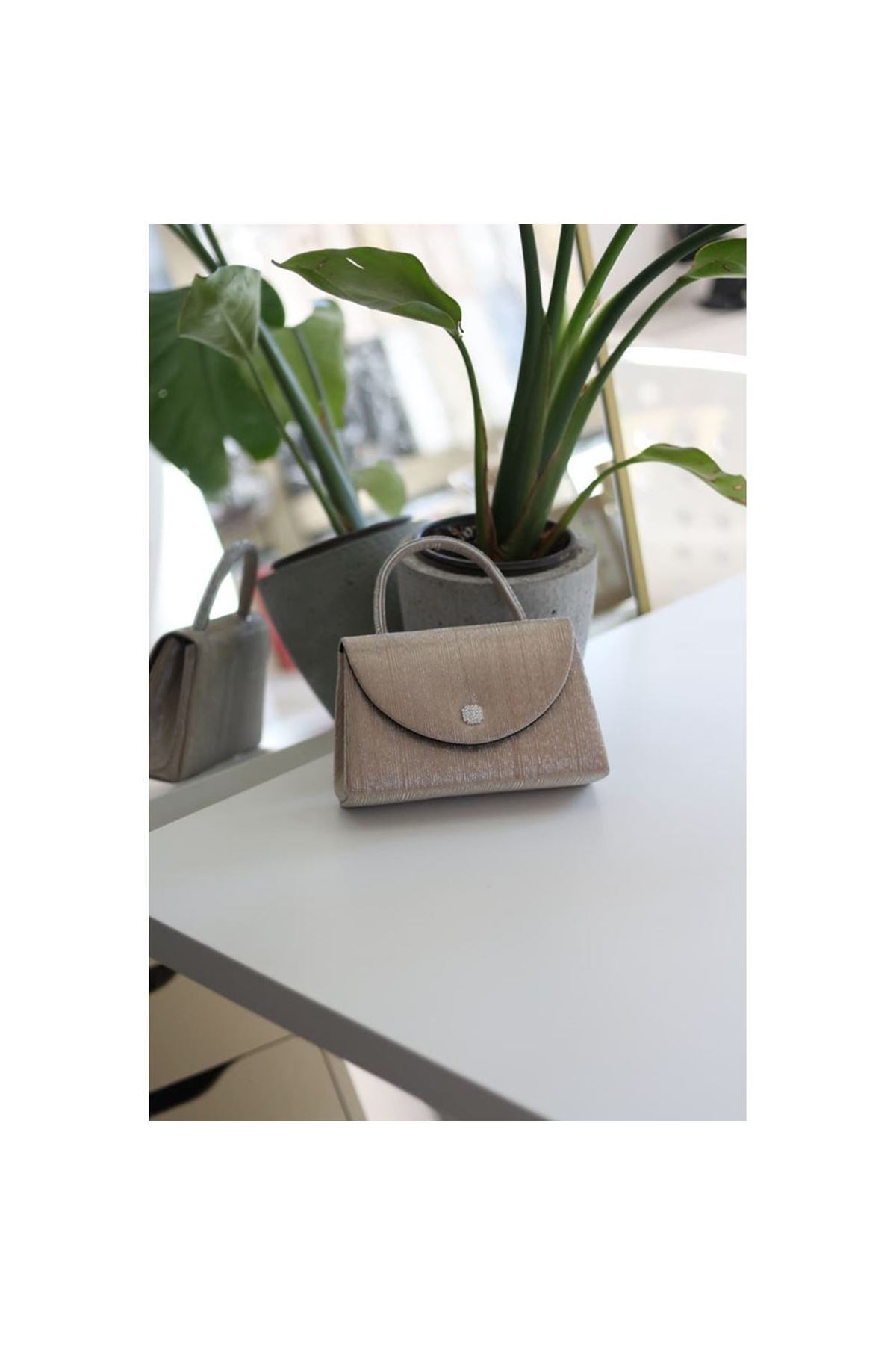 Rose Gold kristal toka detaylı çizgi doku abiye çanta