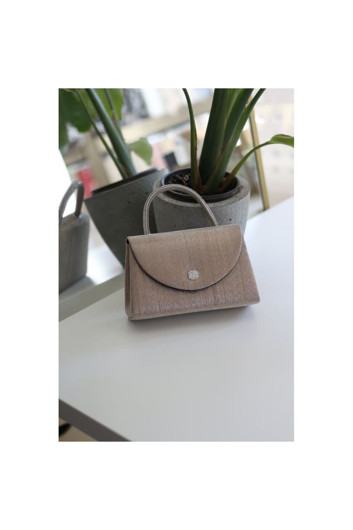 Rose Gold kristal toka detaylı çizgi doku abiye çanta