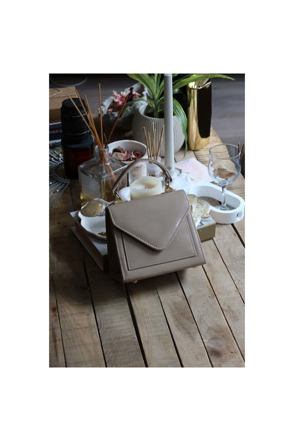 Vizon Rugan Kapak Detaylı Askılı Omuz Çantası