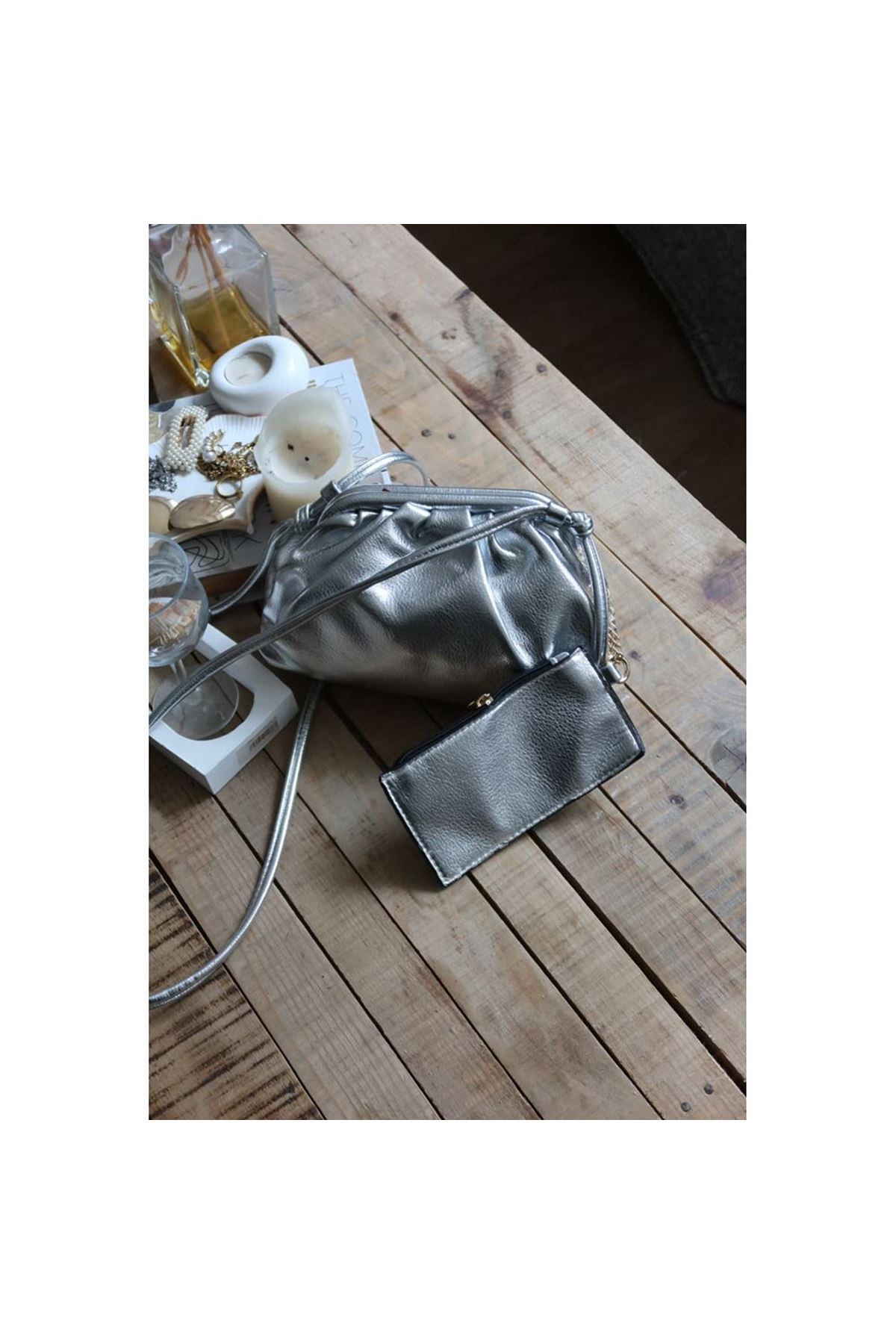 Silver Kartlık Detaylı Bohça Form Omuz Çantası